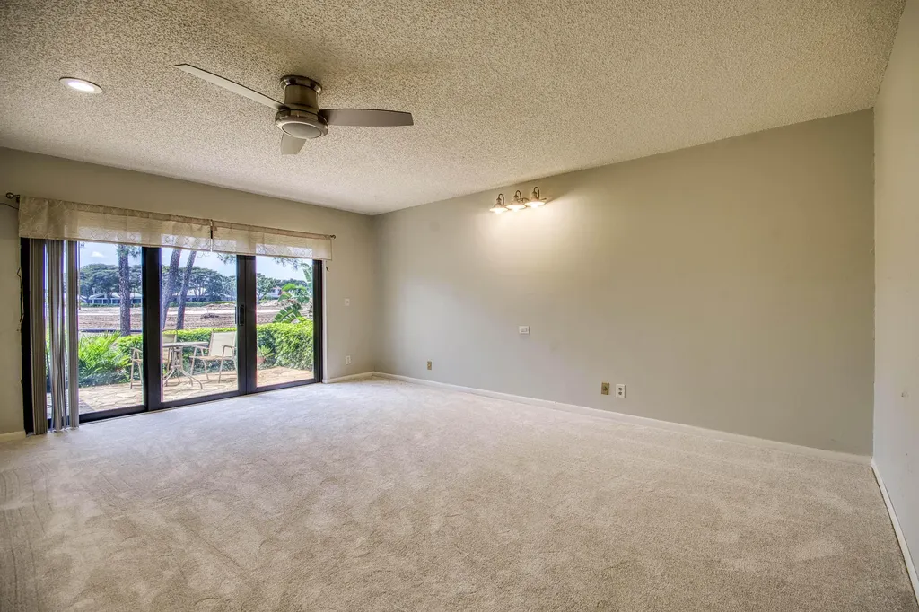 32 Glens Drive E Boynton Beach FL 33436