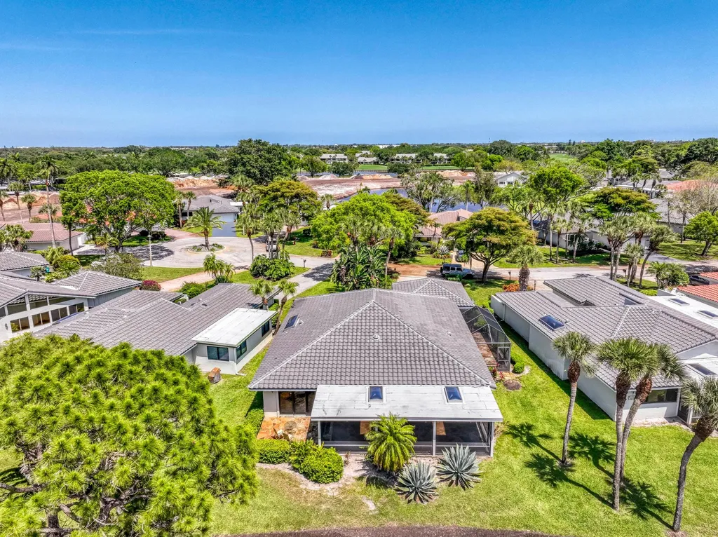 32 Glens Drive E Boynton Beach FL 33436