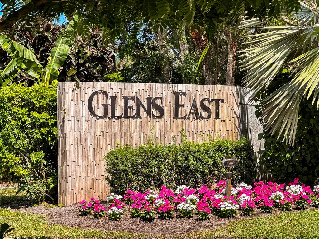 32 Glens Drive E Boynton Beach FL 33436