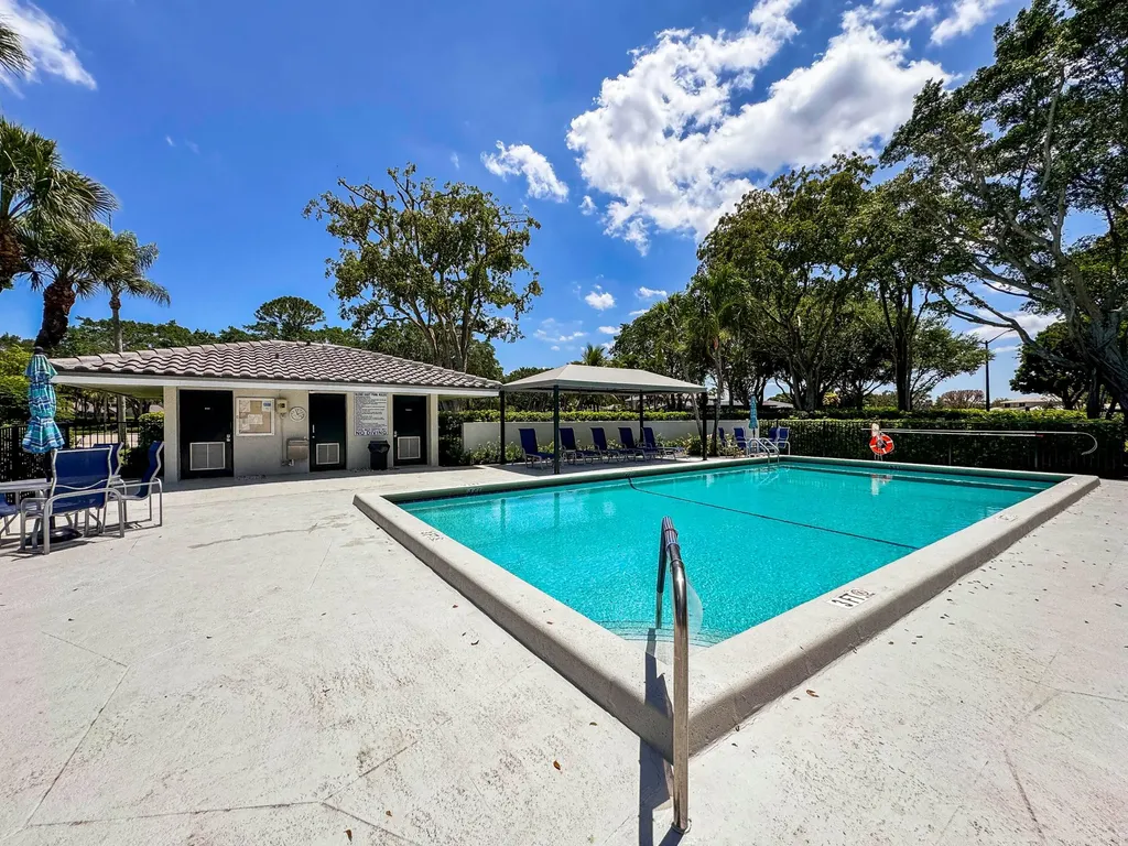 32 Glens Drive E Boynton Beach FL 33436