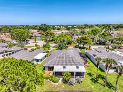 32 Glens Drive E Boynton Beach FL 33436