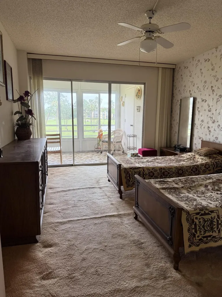 3836 Via Poinciana Lake Worth FL 33467