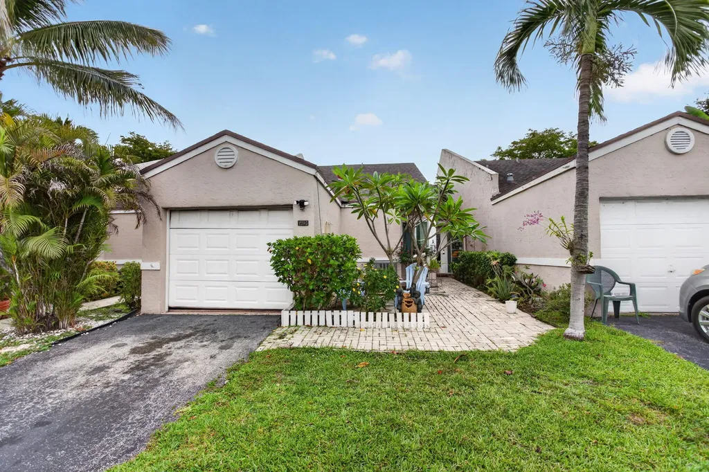 5028 NW 11th Way Deerfield Beach FL 33064