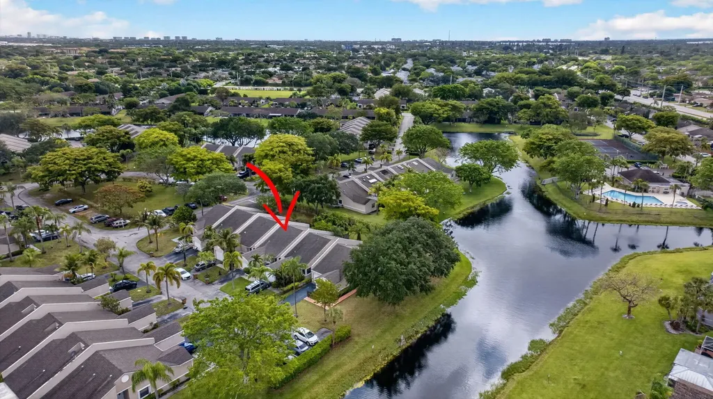 5028 NW 11th Way Deerfield Beach FL 33064