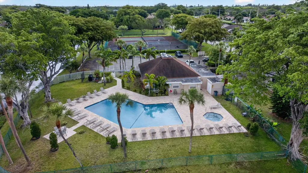 5028 NW 11th Way Deerfield Beach FL 33064