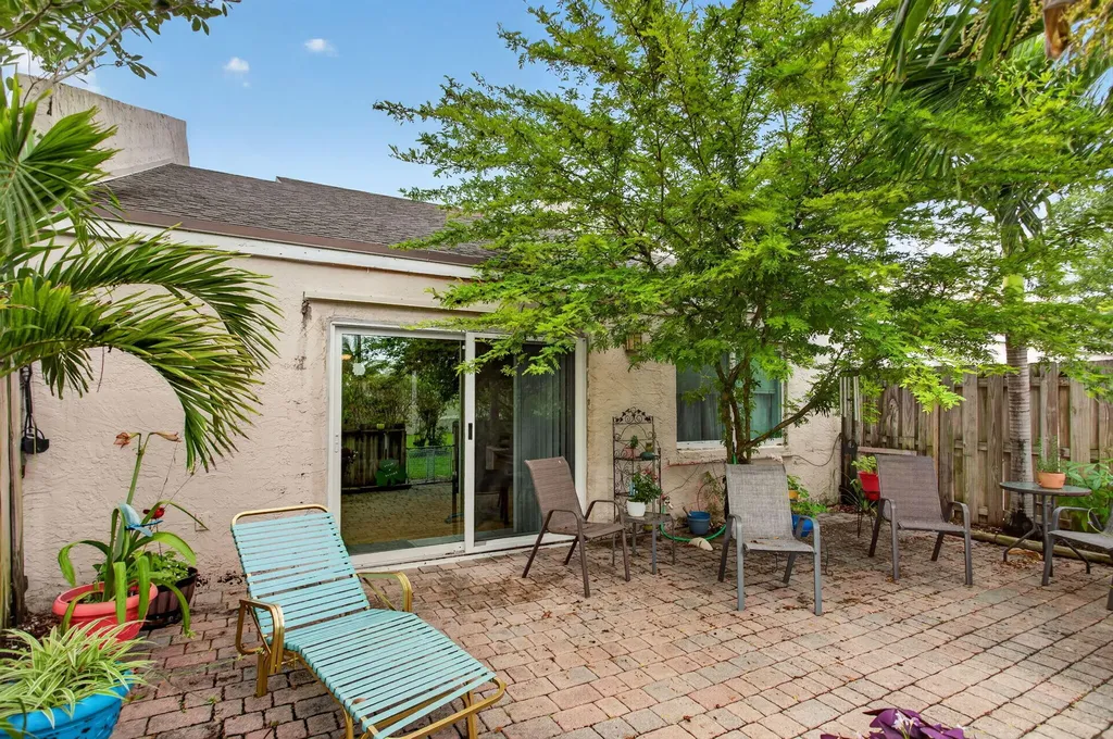 5028 NW 11th Way Deerfield Beach FL 33064