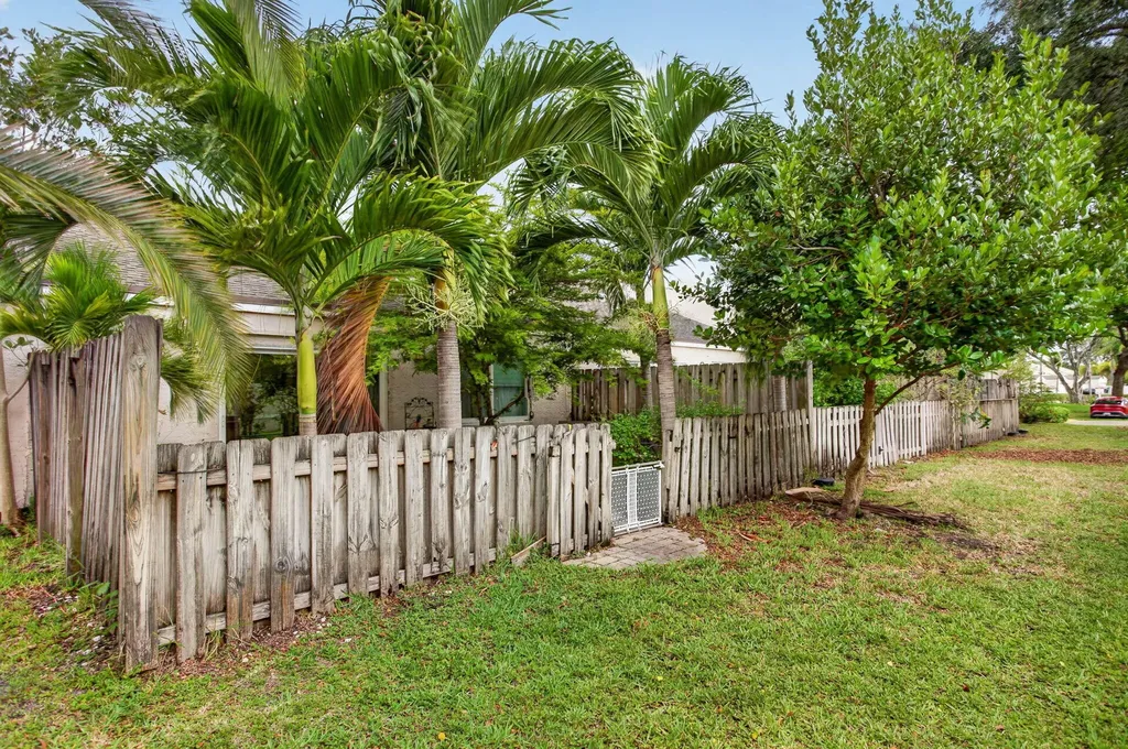 5028 NW 11th Way Deerfield Beach FL 33064