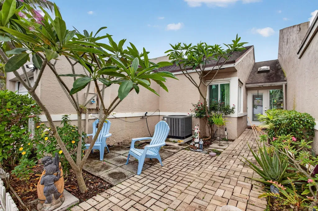 5028 NW 11th Way Deerfield Beach FL 33064