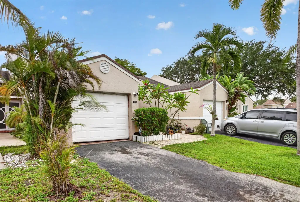 5028 NW 11th Way Deerfield Beach FL 33064