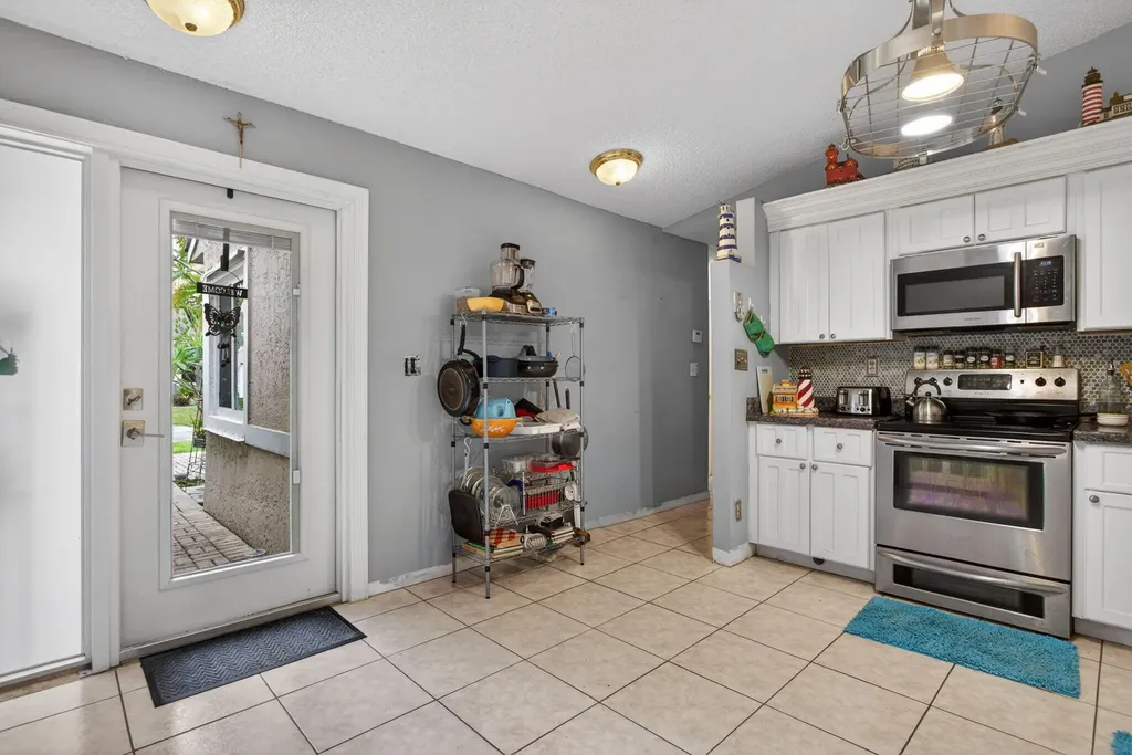 5028 NW 11th Way Deerfield Beach FL 33064