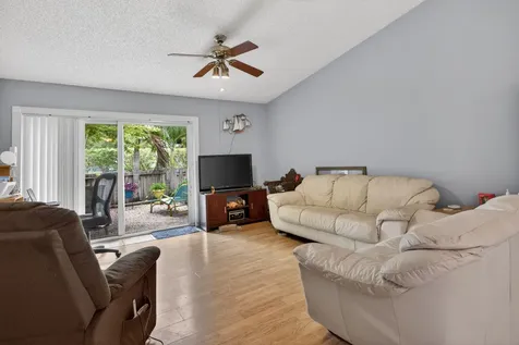 5028 NW 11th Way Deerfield Beach FL 33064