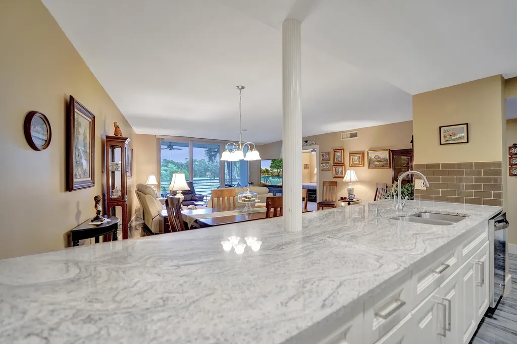 3499 Oaks Way Pompano Beach FL 33069