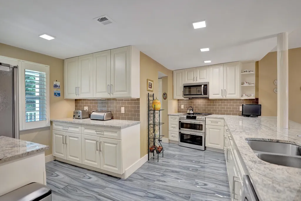 3499 Oaks Way Pompano Beach FL 33069