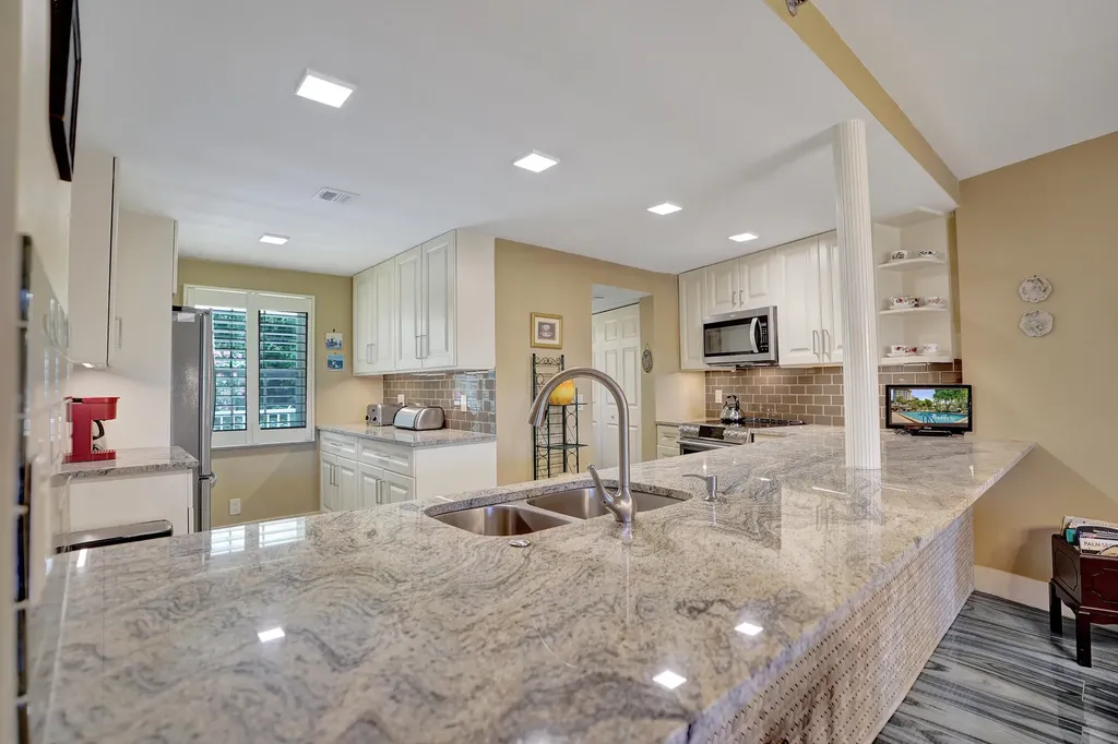 3499 Oaks Way Pompano Beach FL 33069