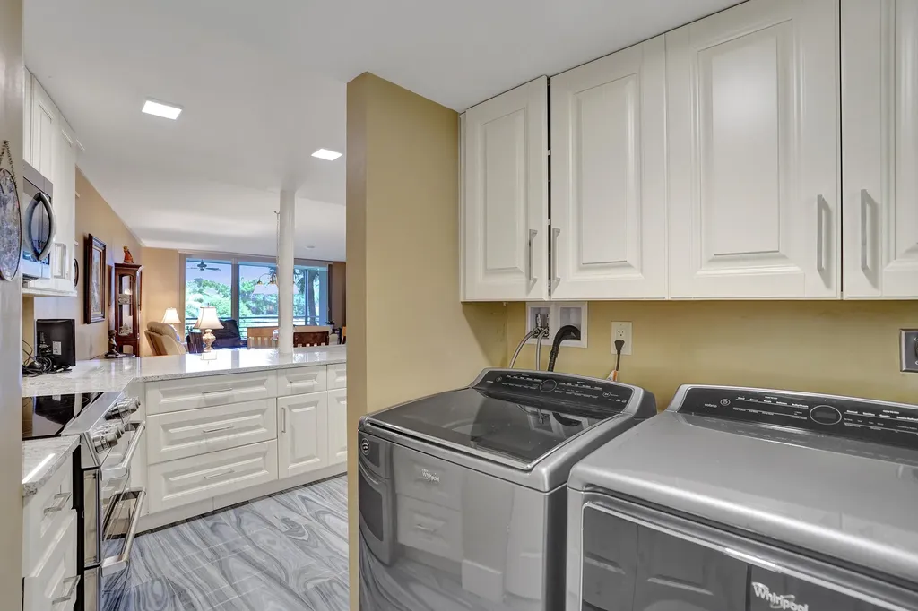 3499 Oaks Way Pompano Beach FL 33069