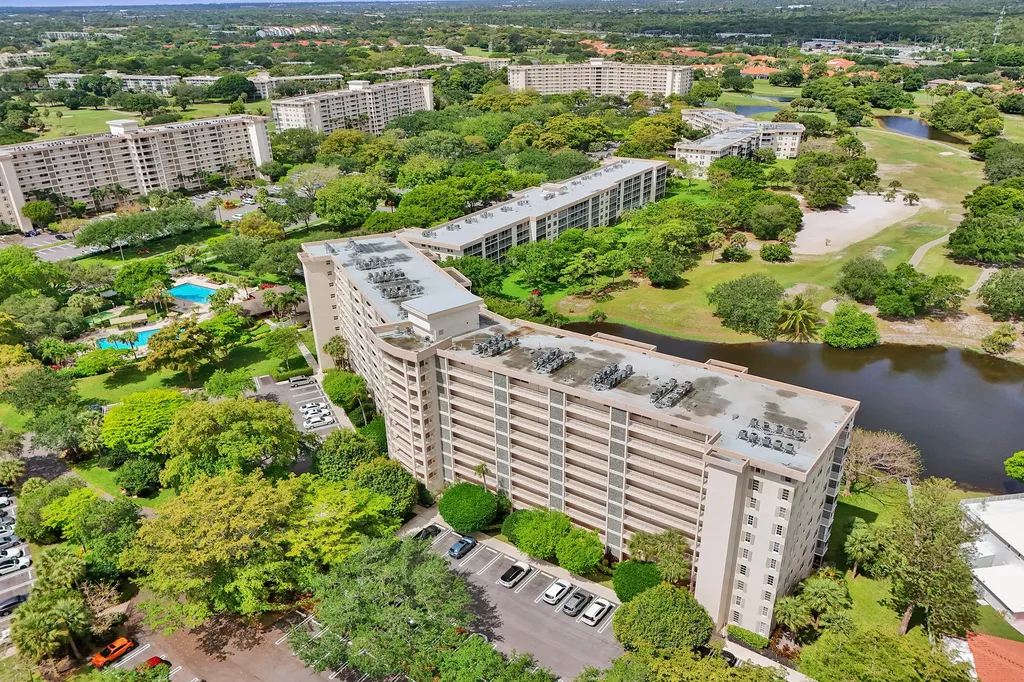 3499 Oaks Way Pompano Beach FL 33069