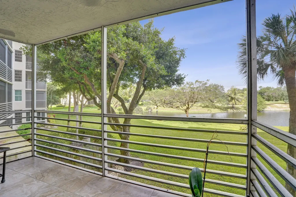 3499 Oaks Way Pompano Beach FL 33069