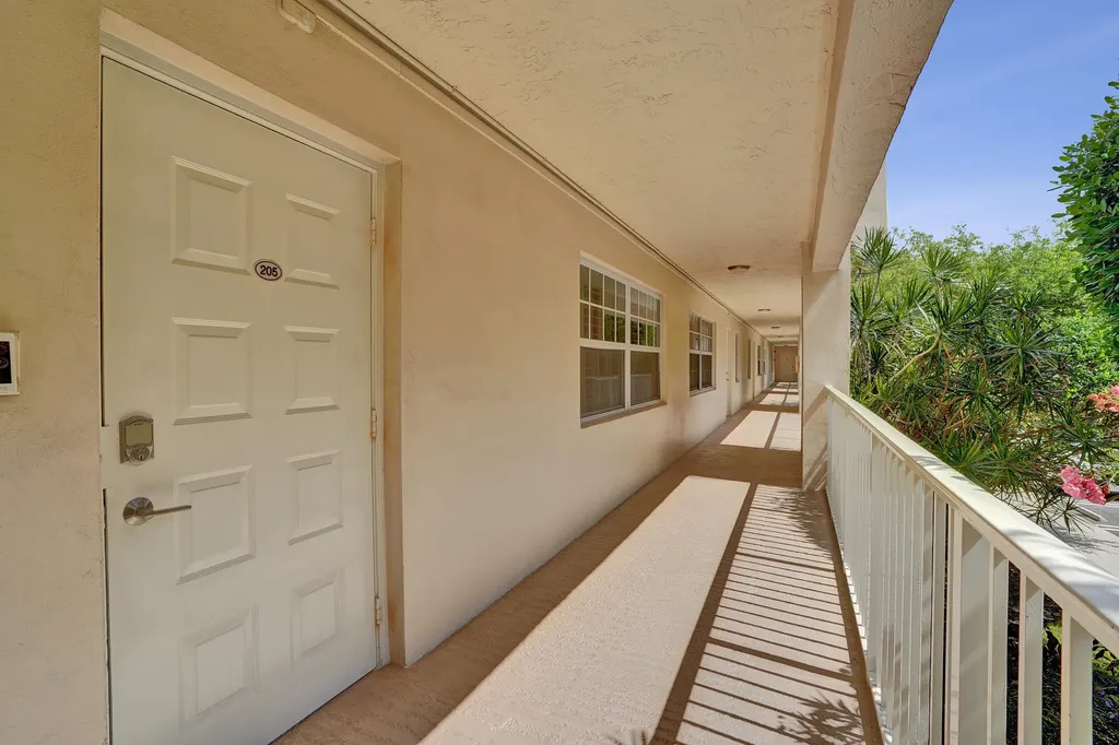 3499 Oaks Way Pompano Beach FL 33069