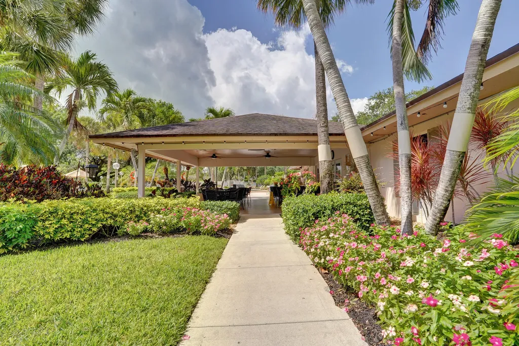 3499 Oaks Way Pompano Beach FL 33069