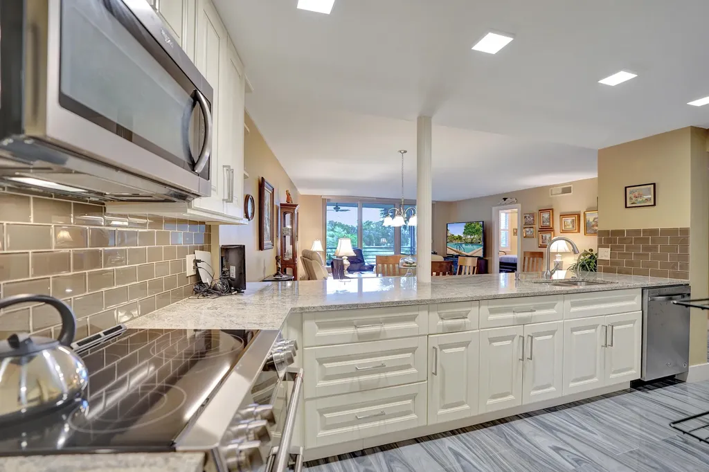 3499 Oaks Way Pompano Beach FL 33069