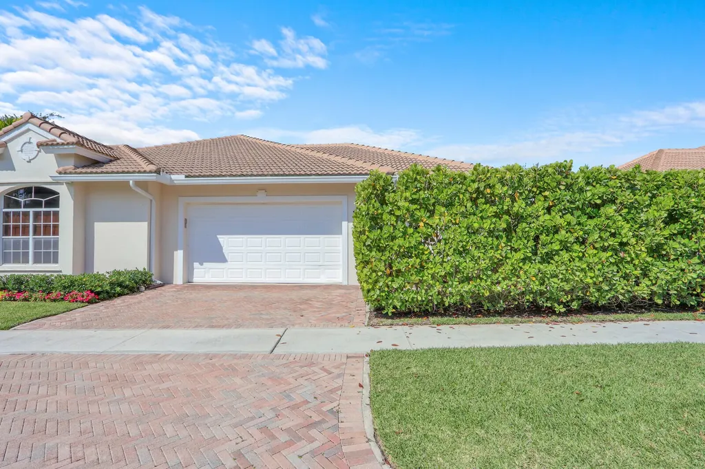 2931 Twin Oaks Way Wellington FL 33414