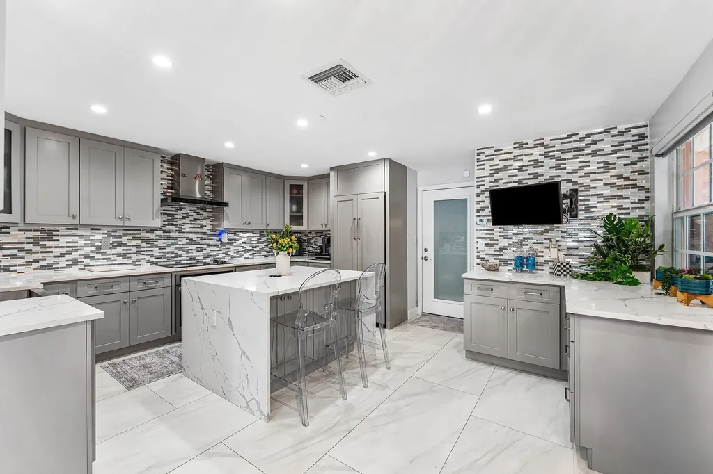 19 Hendricks Isle Fort Lauderdale FL 33301
