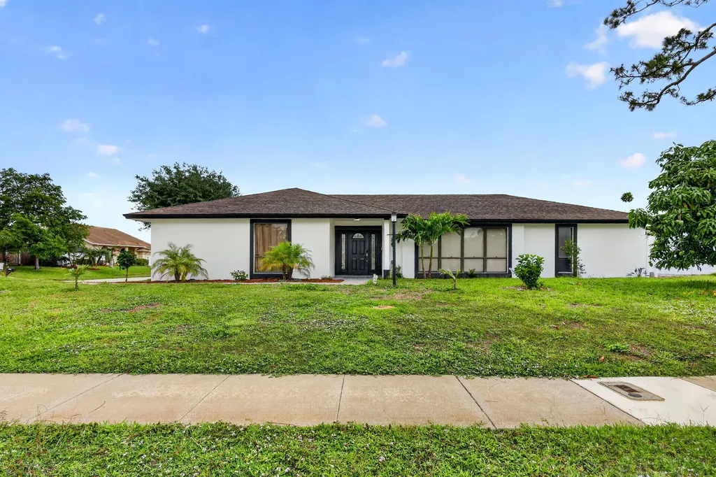 4831 Dorchester Mews Haverhill FL 33415
