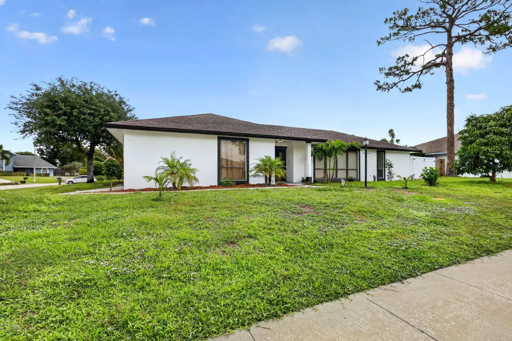 4831 Dorchester Mews Haverhill FL 33415