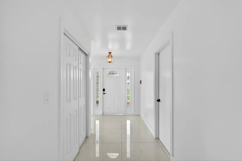 4831 Dorchester Mews Haverhill FL 33415