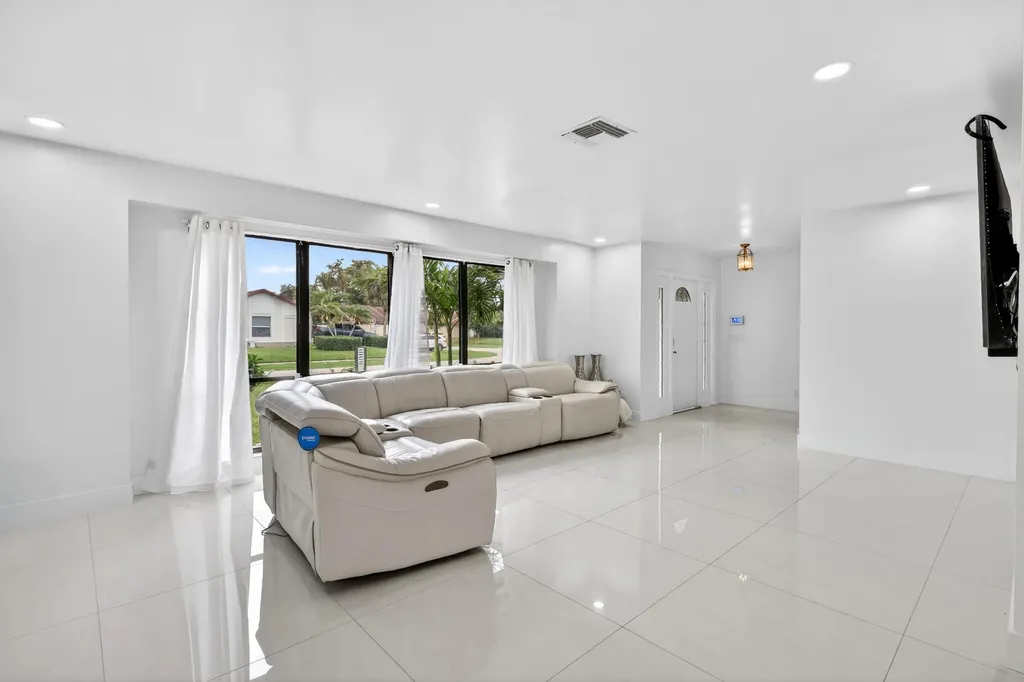 4831 Dorchester Mews Haverhill FL 33415