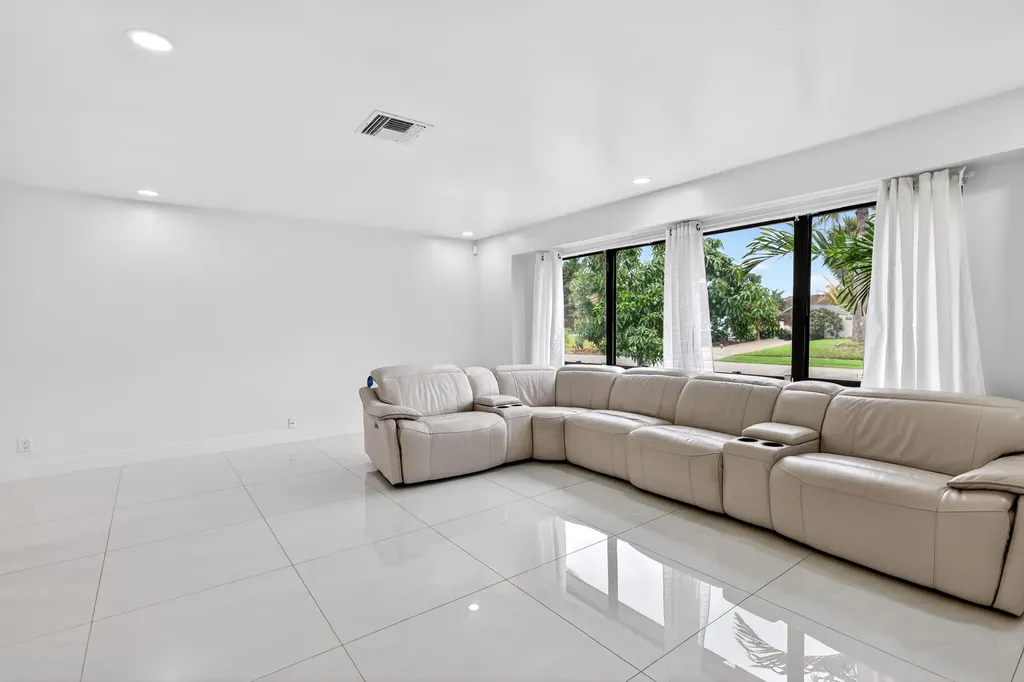 4831 Dorchester Mews Haverhill FL 33415