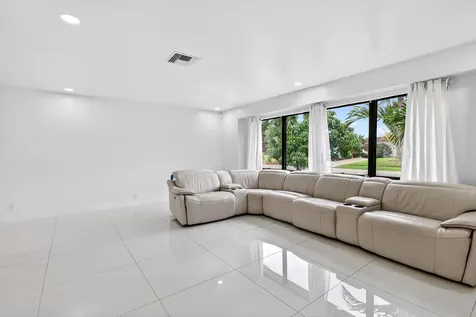 4831 Dorchester Mews Haverhill FL 33415