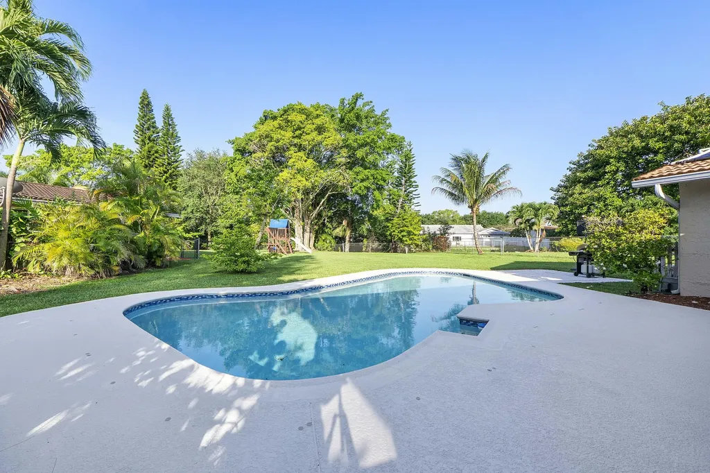 4020 NW 113th Avenue Coral Springs FL 33065