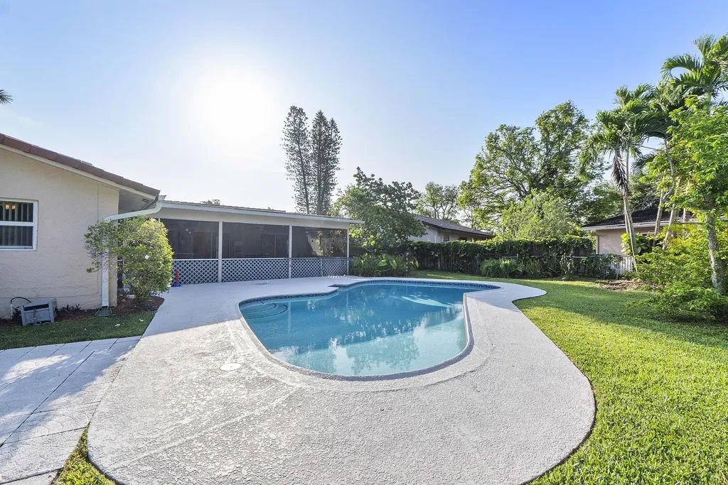 4020 NW 113th Avenue Coral Springs FL 33065