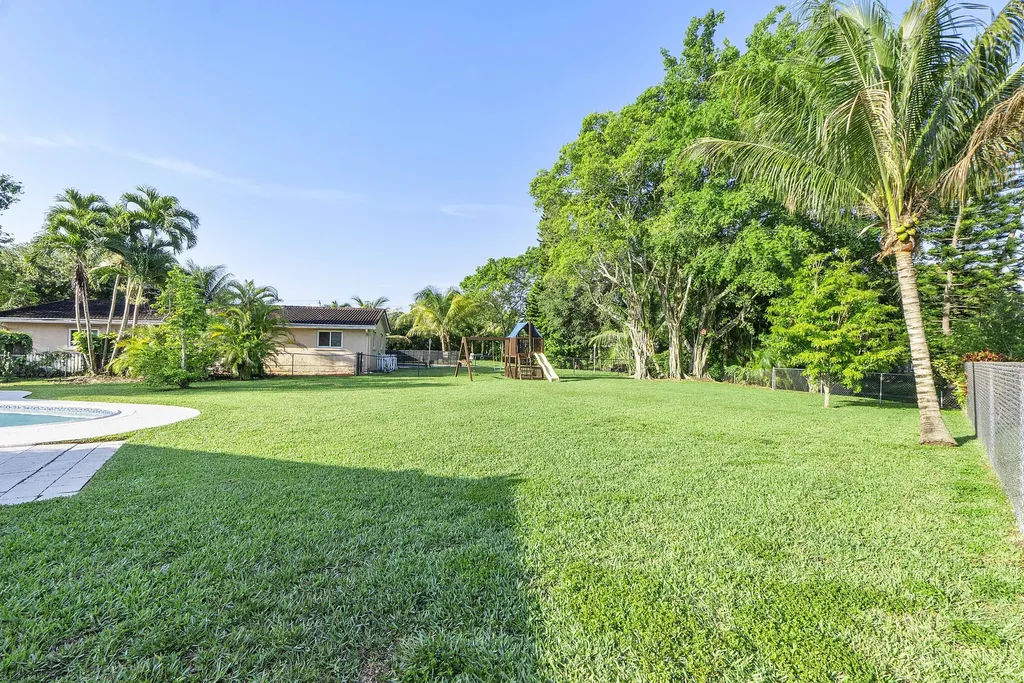 4020 NW 113th Avenue Coral Springs FL 33065