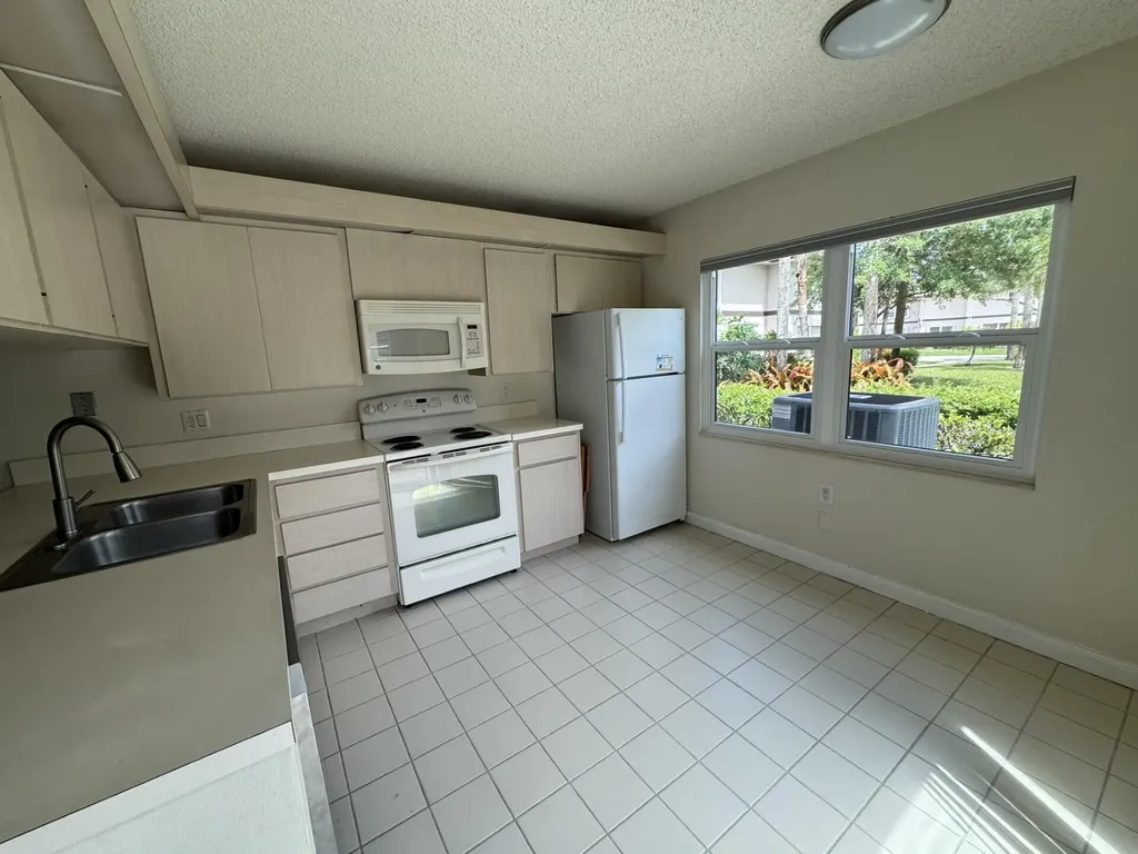20 Bedford Court Royal Palm Beach FL 33411