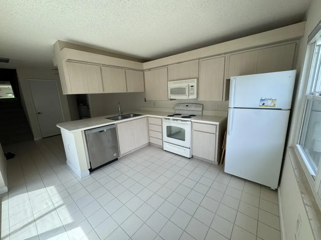 20 Bedford Court Royal Palm Beach FL 33411