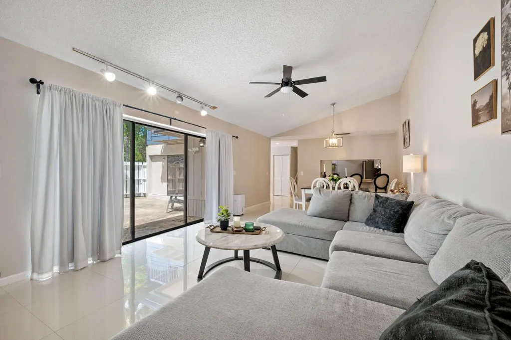 4643 Holly Lake Drive Lake Worth FL 33463