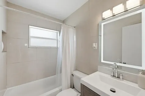 330 NE 59th Court Oakland Park FL 33334