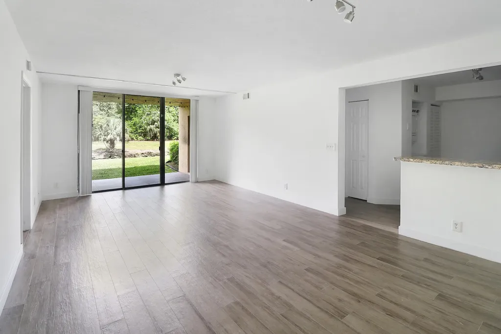 5701 Riverside Drive Coral Springs FL 33067