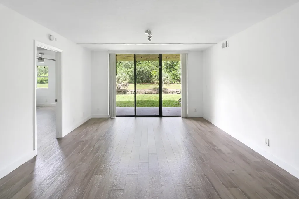 5701 Riverside Drive Coral Springs FL 33067