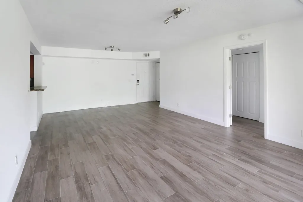 5701 Riverside Drive Coral Springs FL 33067