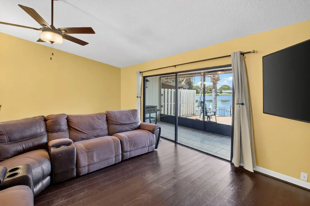 43 Mayfair Lane Boynton Beach FL 33426
