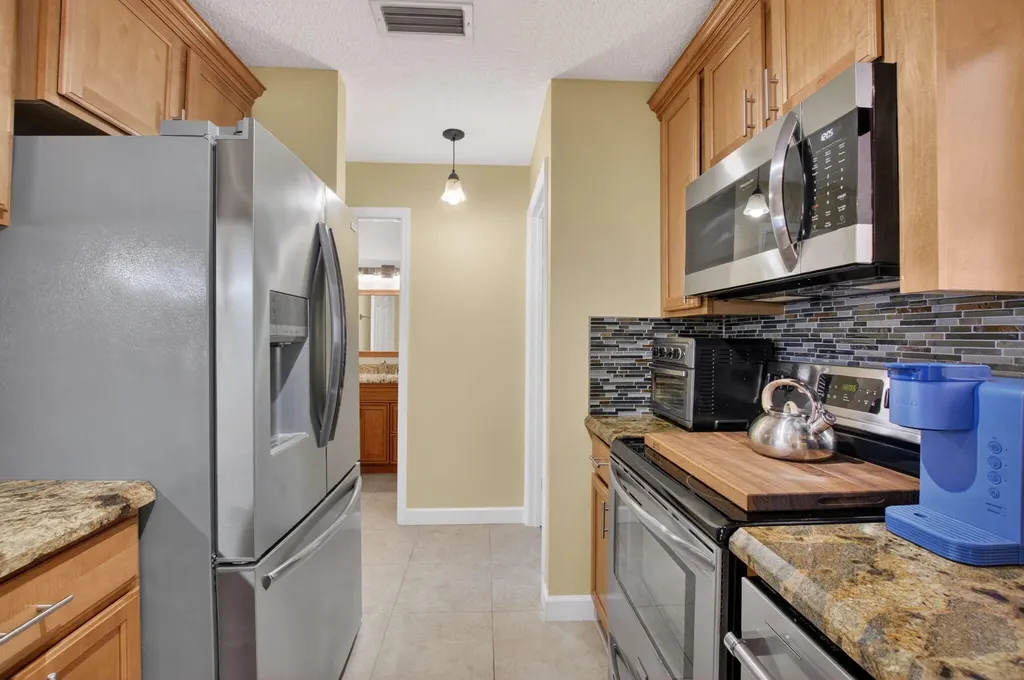 43 Mayfair Lane Boynton Beach FL 33426