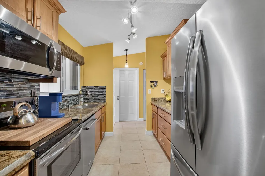 43 Mayfair Lane Boynton Beach FL 33426
