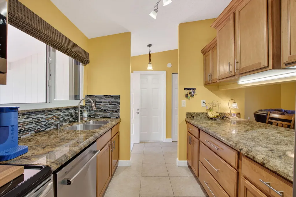 43 Mayfair Lane Boynton Beach FL 33426