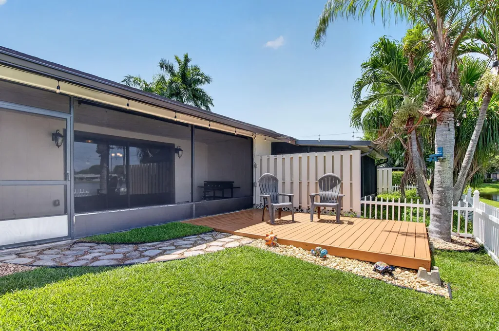 43 Mayfair Lane Boynton Beach FL 33426