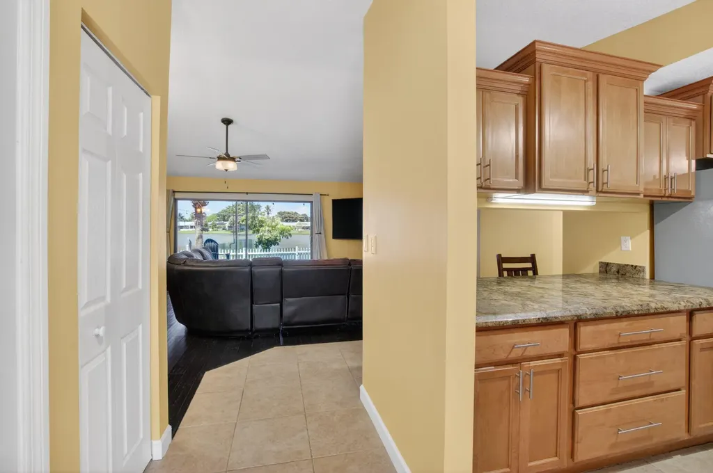 43 Mayfair Lane Boynton Beach FL 33426