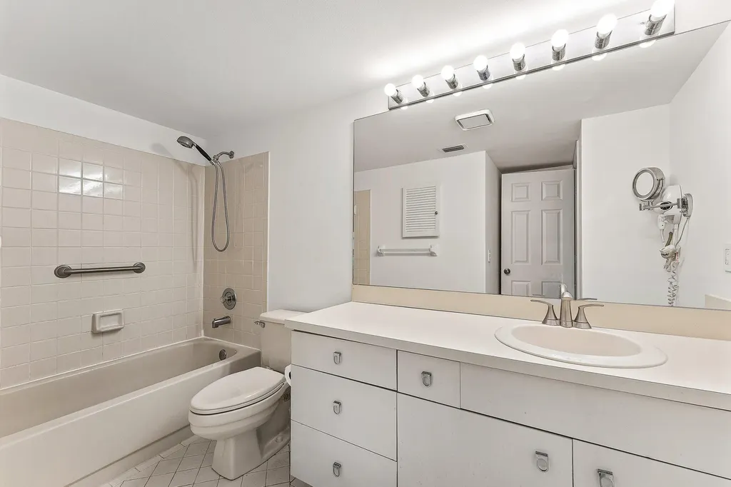 99 Seabreeze Avenue Delray Beach FL 33483