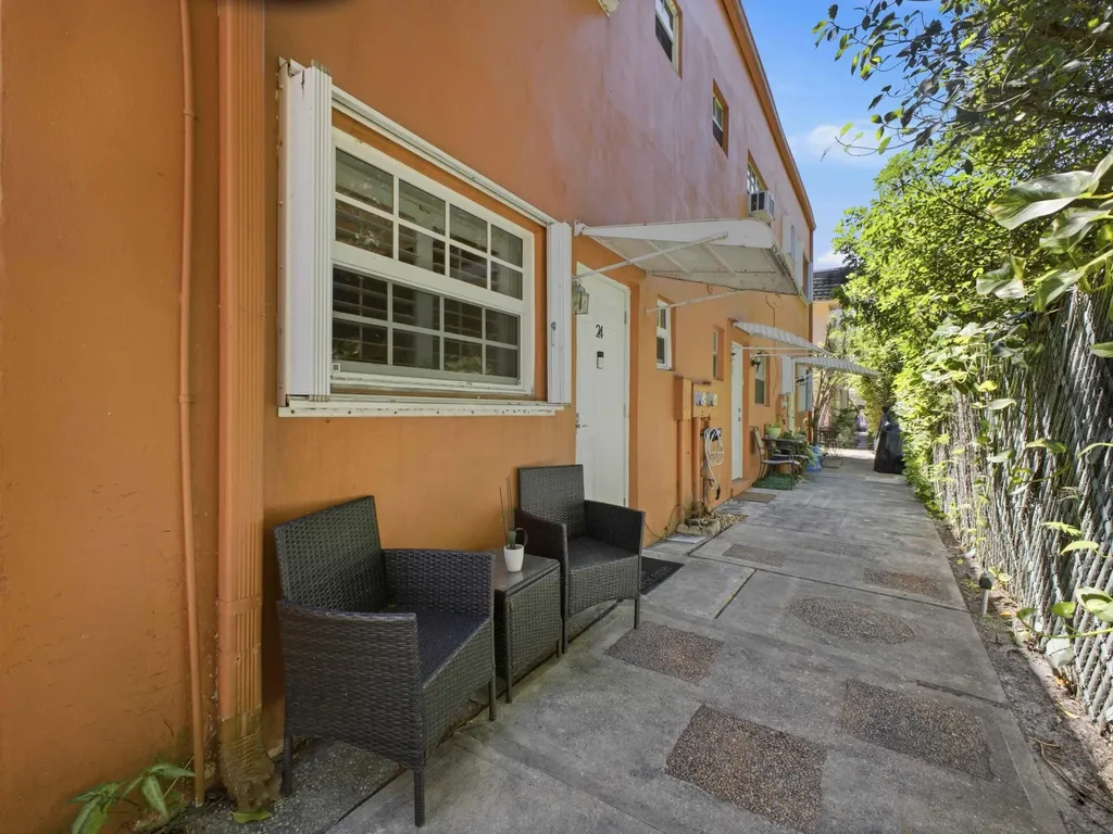 2200 Monroe Street Hollywood FL 33020